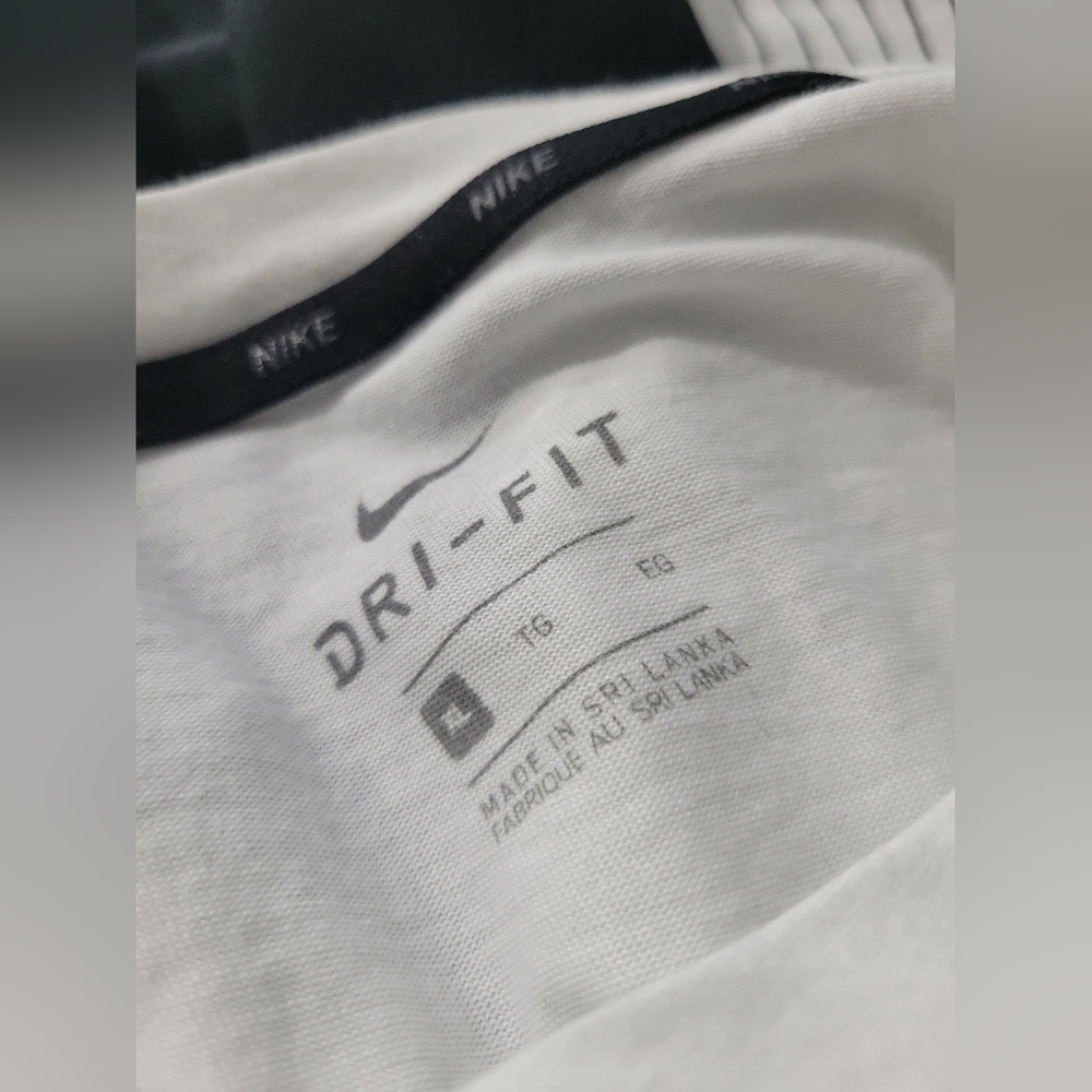 Men's Nike Tshirts - Picture 6 of 7